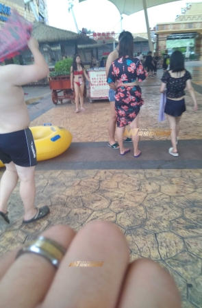 红色比基尼