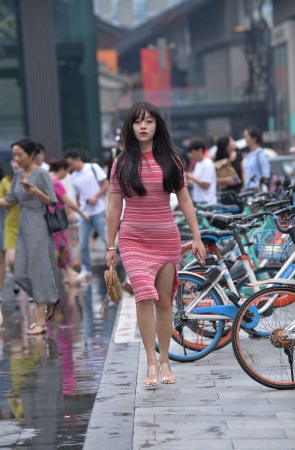 街拍微胖女孩