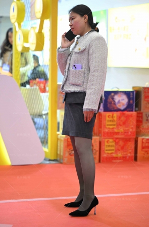 SH26-58-125√在打电话呢～