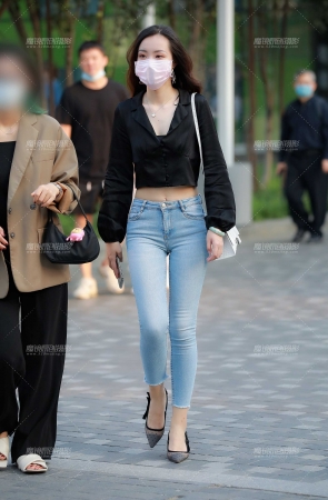 紧牛美眉