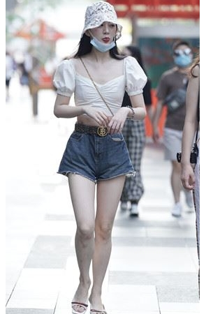 很白的妹子(83P)