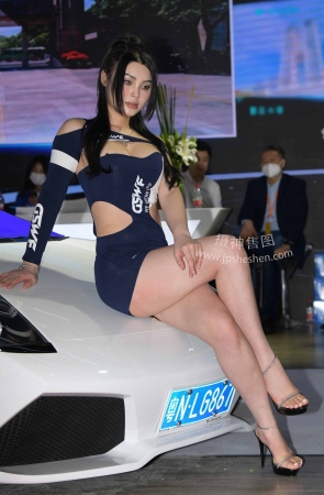 2334-8+145前凸后翘的微胖女模【套图➕视频】 20P