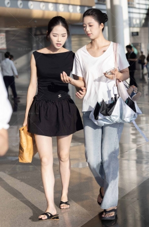 LB514-99P 成都车展-白嫩美腿礼仪小姐姐下班咯