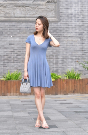 公园搭讪长裙美**