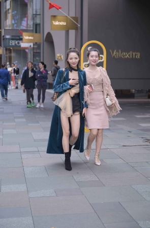 搭讪美女姐妹
