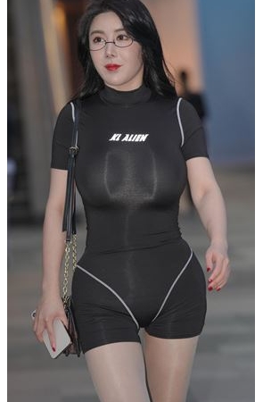 前凸后翘连体丰腴美女(97P)