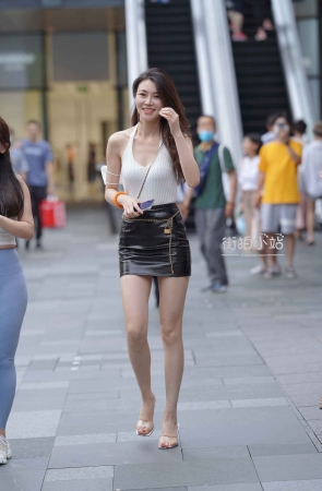 爱笑的皮裙大长腿姐姐