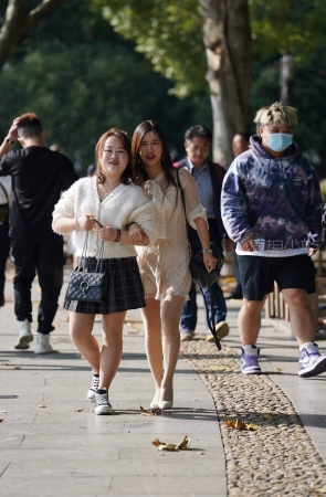 丝袜高跟鞋美女