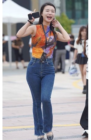 微丰牛仔紧身裤美女(54P)