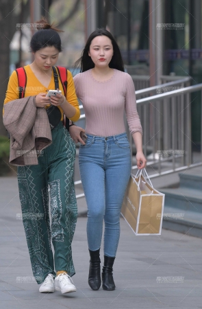 性感牛仔裤美女
