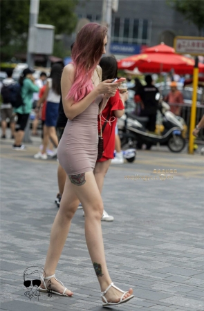 魔鬼身材显魅力