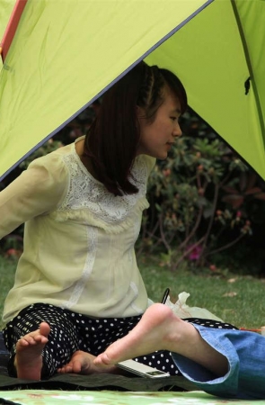 No1240 学生MM的一双修长素足，让你看完丝足再看裸足