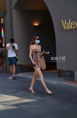 超短紧身裙时尚辣妹