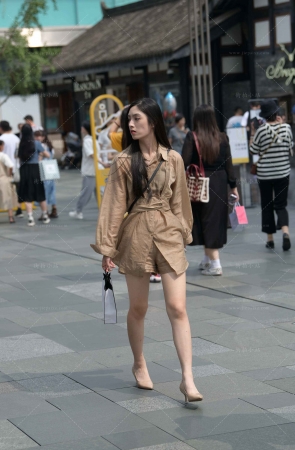 街拍大长腿，高挑苗条高跟美眉。