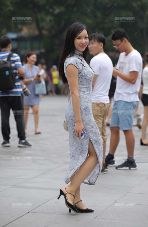 这楚楚动人神情，已被妳电伤~