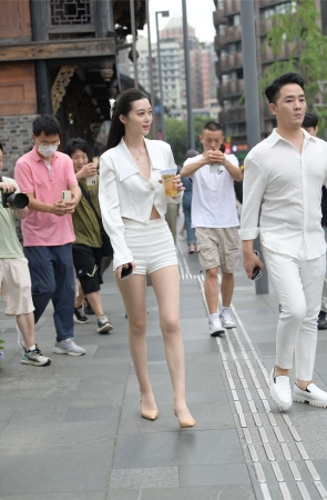 高挑靓丽精致白色系