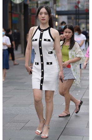 漂亮的连体包臀裙美女(50P)[1.08G/JPG]