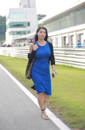 蓝色紧身包臀裙短