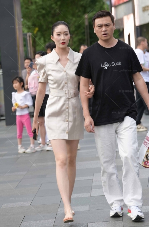 2362-22=62√街拍气质美腿媳妇 18P