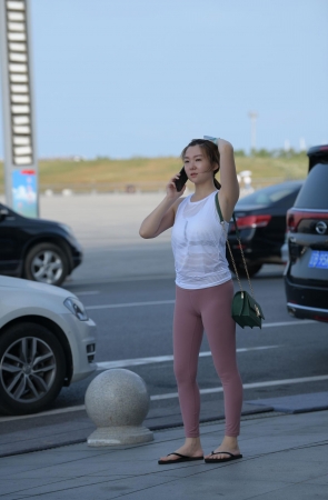 打电话的美女**