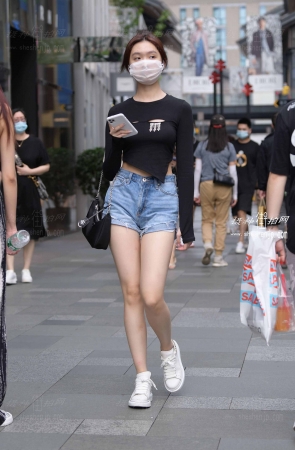 2079-16+25/热裤女孩 4P