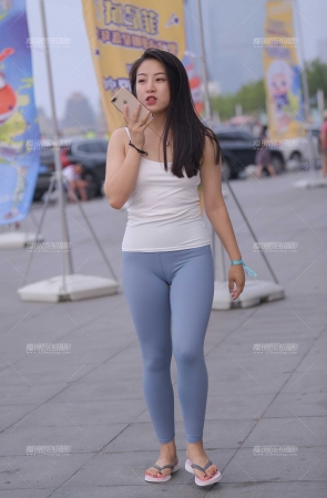 等滴滴出租的美女