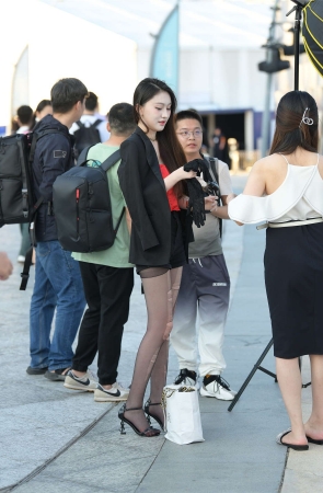 撕乱的黑丝