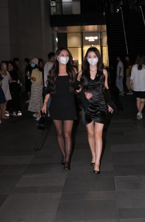 黑裙黑丝小姐姐