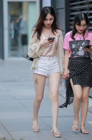 四九城嘎子街拍作品 - 白嫩热裤小姐姐