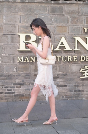 小姐姐在逆光下更美