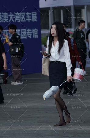 赤脚的黑丝美眉 [19P]