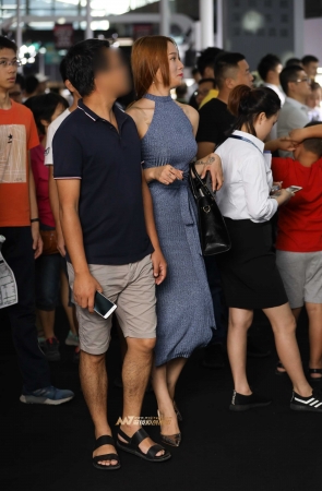 极品妖娆身材长裙少妇