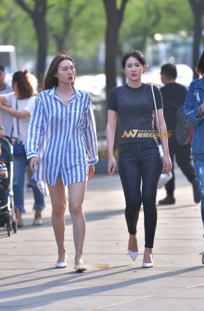 性感紧身黑色牛仔裤美女