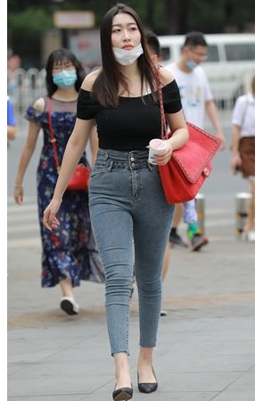 丰屯紧牛美女【套图+视频】