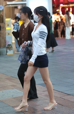 街拍包臀裙少妇