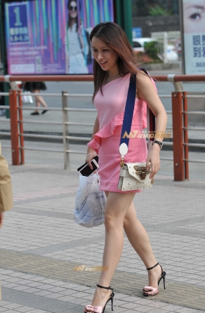 粉色短裙  美腿高跟