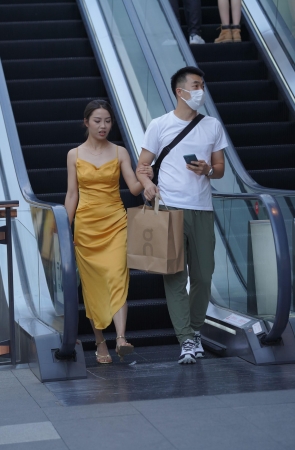 210622-6 黄裙女友