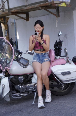 [一始专区] 牛仔热裤美女