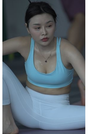 舒展瑜伽美女(72P)