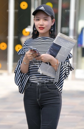 黑色紧牛美女