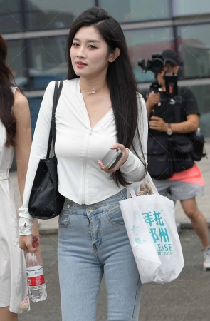 2468-23=78√紧身牛仔裤美女 14P
