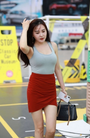 V47极品红色包臀裙美少妇136G