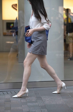 白色高跟，白皙大美腿美女