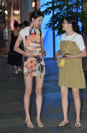 24811-38=33√纤细美腿媳妇 10P