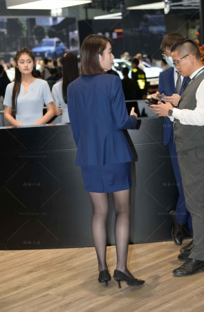 黑丝包臀裙的销售顾问