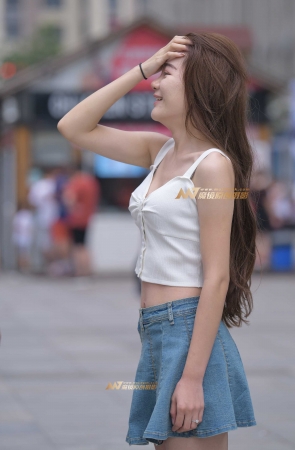 牛仔裙清新妹子