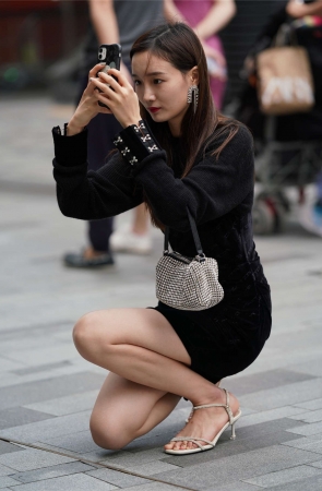 黑色紧身包臀裙御姐