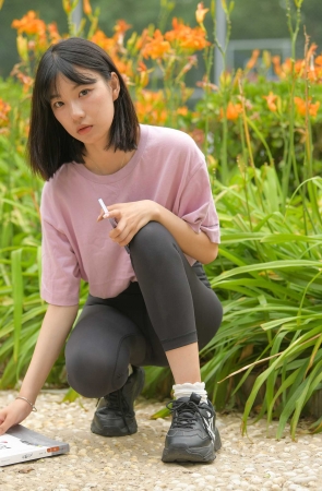 黑色瑜伽篮球课女孩