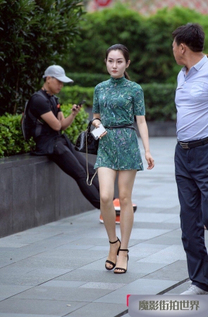 绿色短裙气质美女3A857[75M]