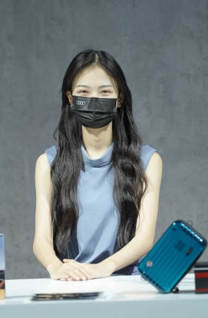 展台美眉